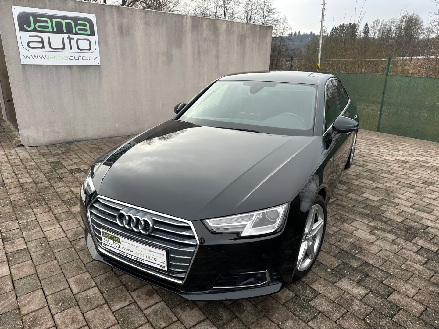 Audi A4 2,0TDI 140kW AT 4x4 S-Line