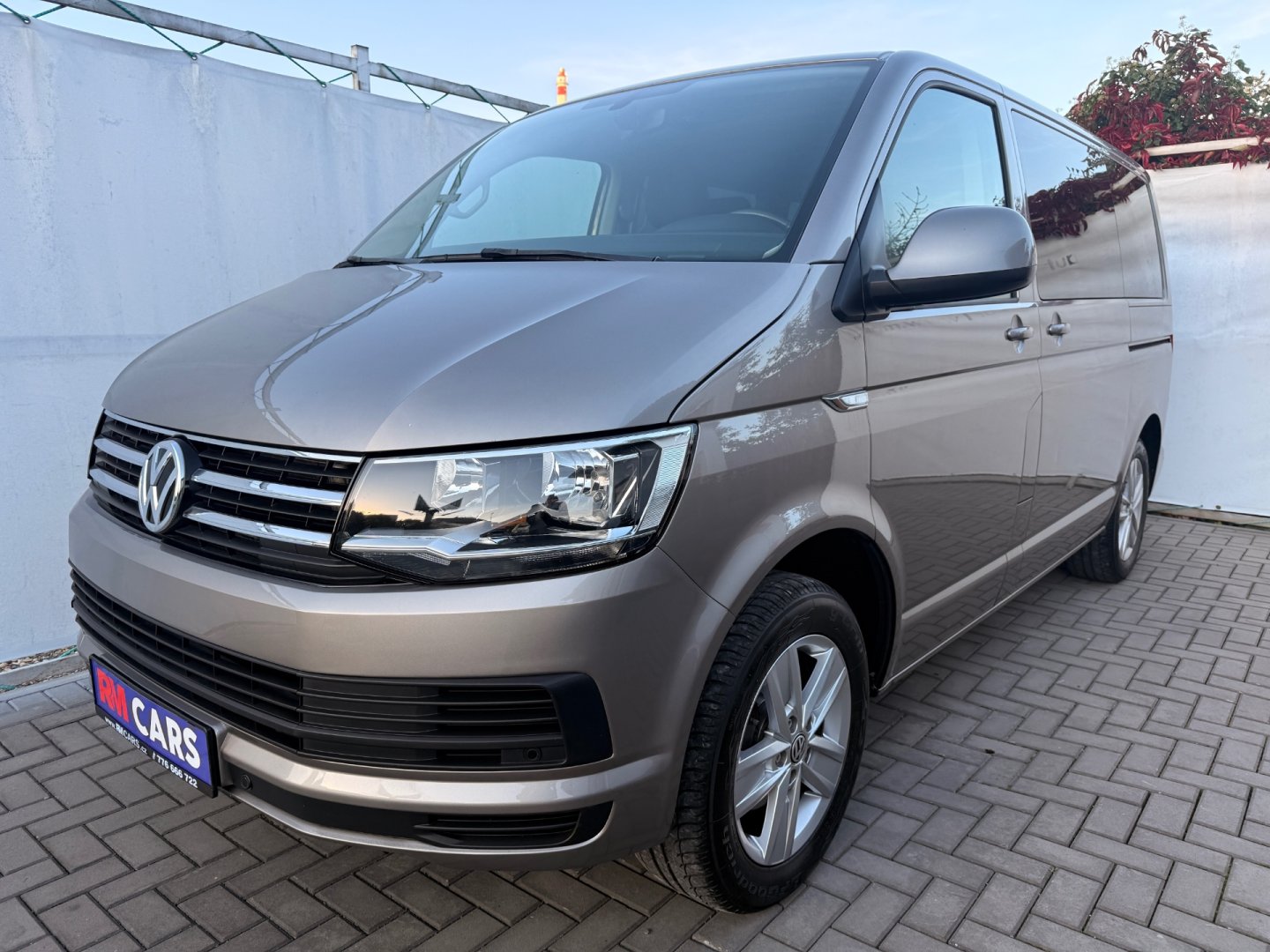 Volkswagen Multivan 2.0TDI 110kW*7-MÍST*WEBASTO*AC